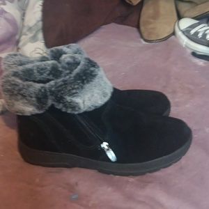 New never worn winter boots